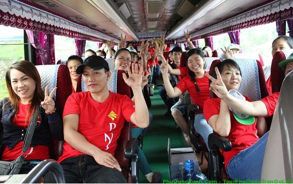 Các đoàn du lịch từ Quảng Ninh, Hà Nội lựa chọn Hà Huy làm điểm dừng chân